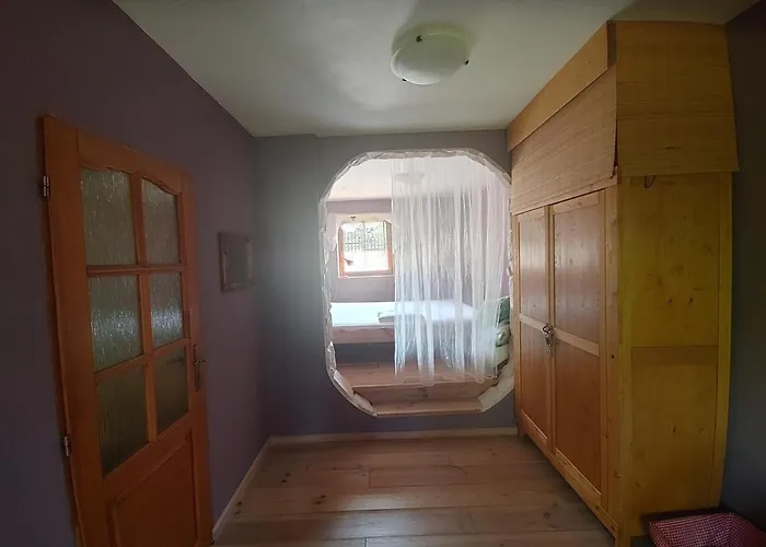 West Bohemian Home, 208 *